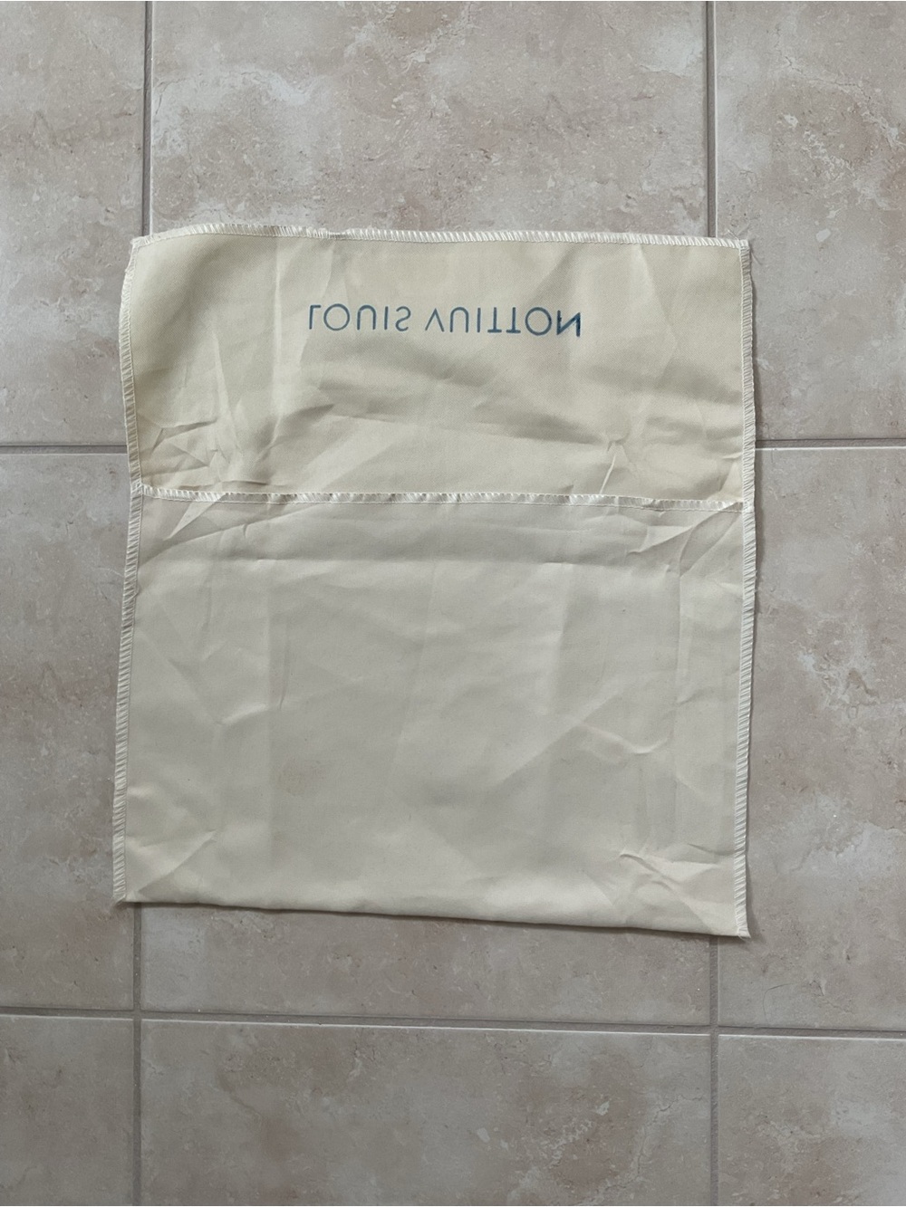 Louis Vuitton Cream Dust Bag with Navy Logo - Picture 3 of 9